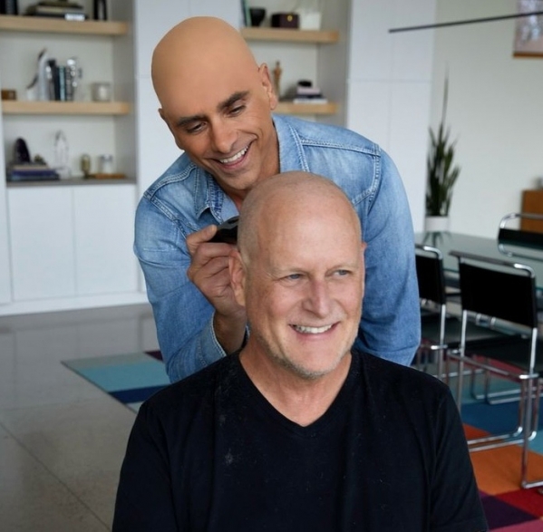 Американский актер Джон Стэймос поддержал больного раком Дэйва Кулье