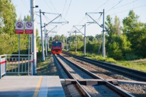 Волгоградские дети и подростки смогут ездить в электричках за полцены