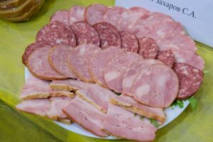 В Волгоградской области стали дешевле сахар и колбаса