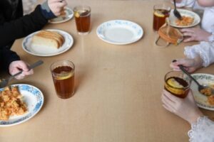 Волгоградцам рассказали о запрещенных продуктах в школьных столовых