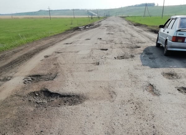 В Волгоградской области через суд отремонтировали аварийную дорогу