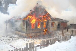 В Волгоградской области двое мужчин погибли за сутки на пожарах