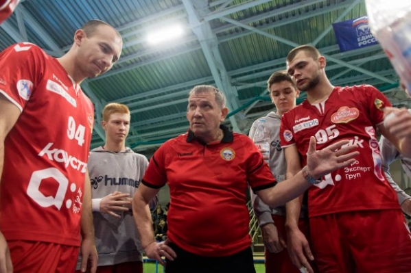 Волгоградский «Каустик» дома обыграл «Пермских медведей»