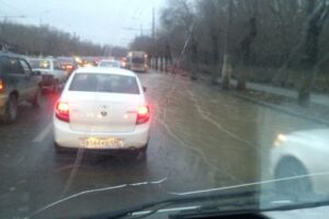 Волгоградцы делятся фото затопленной Первой Продольной