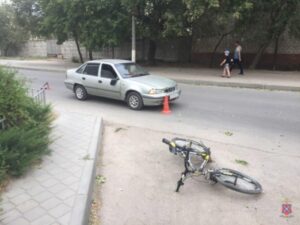 Школьник попал под колеса иномарки в Волгограде