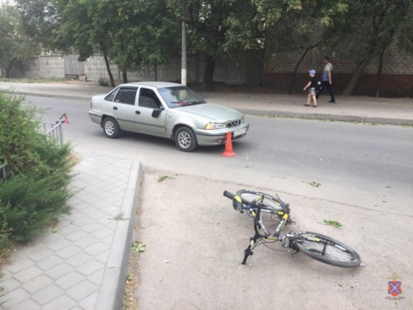 Школьник попал под колеса иномарки в Волгограде