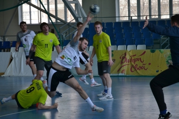 Волгоградский «Каустик» дважды обыграл воронежцев