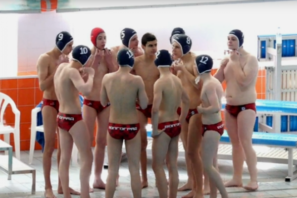 Юные волгоградские ватерполисты уступили столичной «Жемчужине»