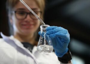 Минздрав РФ зарегистрировал вакцину от ковида для детей 6-11 лет