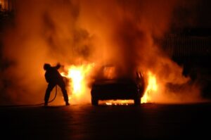 Два автомобиля сгорели ночью под Волгоградом