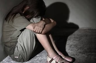 Шок: в Волгограде родителей обвиняют в надругательстве над 12-летней дочерью