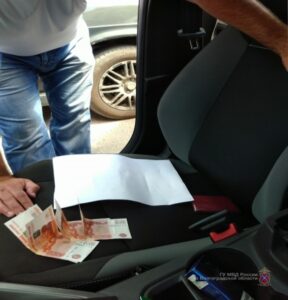 В Волгограде за получение взятки задержали сотрудника уголовно-исполнительной инспекции