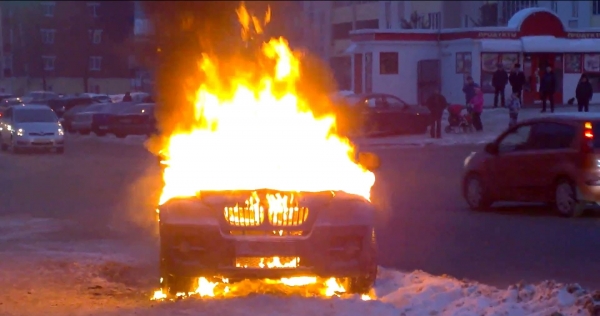 В Волгограде ночью неизвестные подожгли  BMW X-6