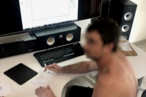 18+: в Волгограде полицейские обнаружили порно-студию