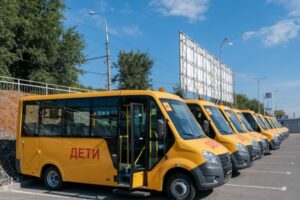 В Волгоградскую область поступят новые школьные автобусы и машины СМП