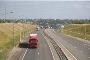 Большегрузам ограничат проезд по волгоградским дорогам в летний период