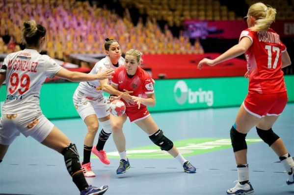 Российские гандболистки удачно стартовали на чемпионате Европы