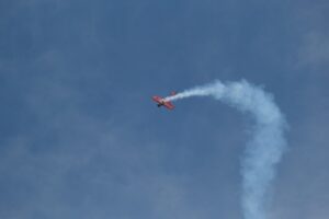 В Волгоградской области жители заметили странный кружащий самолет в небе