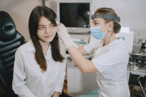 Врач из Волгограда посоветовала, как правильно чистить и лечить уши детям