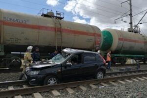 Под Волгоградом 34-летний водитель погиб после столкновения с поездом