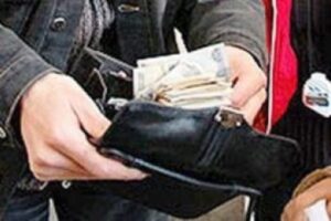 Житель Ростова ограбил фотографировавшегося пенсионера в Волгограде