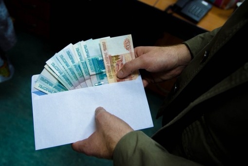 В Волгограде учредитель фирмы за взятку в 2 млн рублей хотел снизить налоги