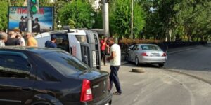 7 человек пострадали в ДТП с перевернувшейся маршруткой в Волгограде