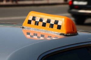 28-летний таксист украл у 39-летней волгоградки шкатулку с золотом