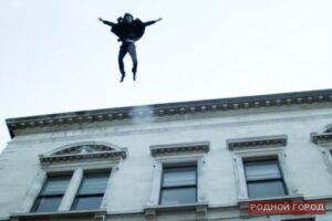 Пьяный волгоградец сорвался с высоты 10 этажа и остался жив