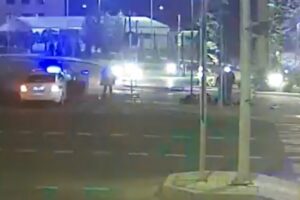 Мотоциклист без прав при наезде на бордюр в Волгограде сломал руки и ноги