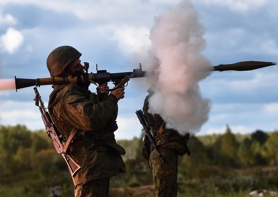 В Волгоградской области прошли учебно-боевые стрельбы гранатометчиков
