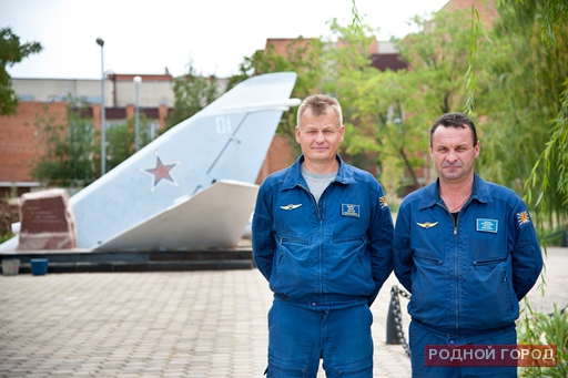 Поиски пилотов разбившегося под Волгоградом Су-24 прекращены: фото лётчиков