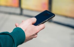 В Волгограде два пенсионера лишились 110 тысяч рублей из-за телефонных мошенников