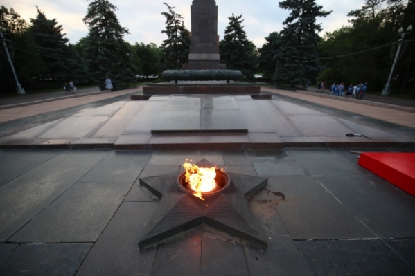 В центре Волгограда у Вечного огня озеленят территорию