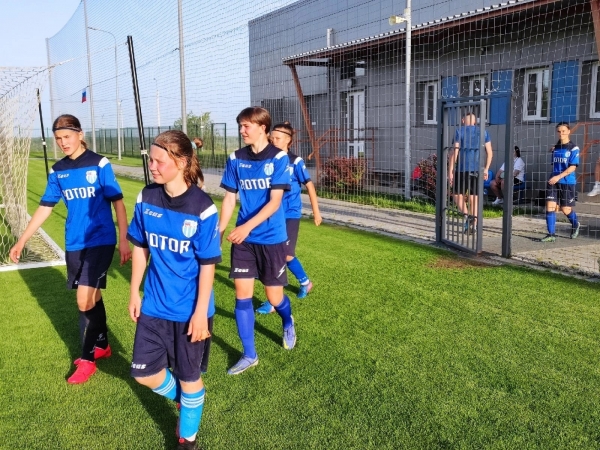 Волгоградские футболистки разгромили соперниц из Новосибирска