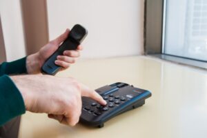 Волгоградцы, не попавшие в поликлиники, смогут позвонить в кол-центр