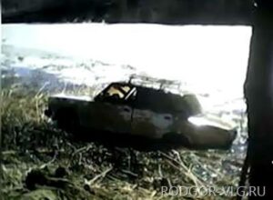 Со дна Волги спасатели подняли автомобиль с утопленником