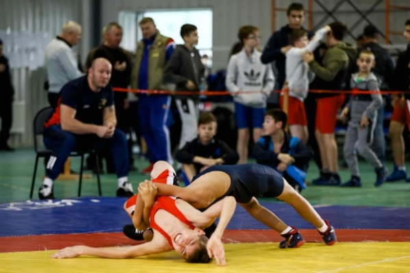 130 борцов собрались на крупном турнире в Волгограде