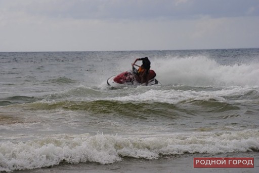 51-летний мужчина на гидроцикле наехал на 3-летнего малыша