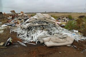 Опасные для экологии и людей отходы обнаружены на свалке в Волгограде