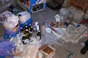 УФСБ обнаружили нарколабораторию в гаражном кооперативе в Волгограде