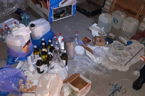 УФСБ обнаружили нарколабораторию в гаражном кооперативе в Волгограде