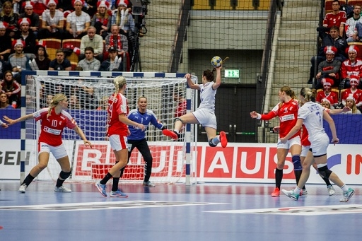 Российские гандболистки разошлись миром с датчанками