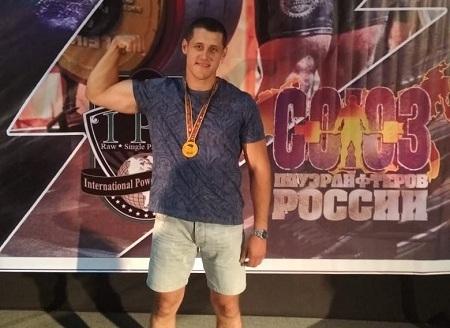 Волгоградский силач из УФСИН победил на турнире в Волжском