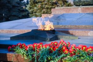В Волгограде наказали солдат, осквернивших Вечный огонь