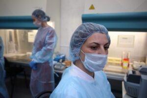 Роспотребнадзор РФ ожидает, что пандемия COVID-19 продлится до 2022 года