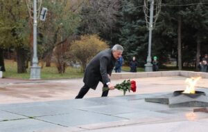 В Волгограде прошла мемориальная акция «Цветы на граните»