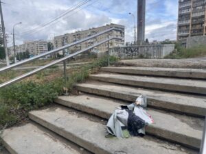 В Волгограде ночной ураган повалил деревья и оборвал провода