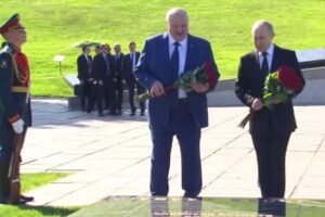 Путин и Лукашенко почтили память героев на Мамаевом кургане