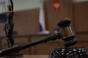 Волгоградца задержали за попытку дать взятку приставу в 10 тысяч рублей